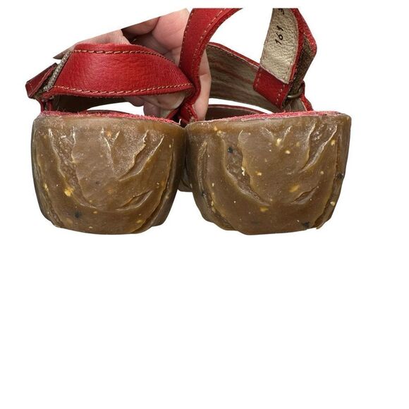 El Naturalista Red Sandals - Picture 9 of 15